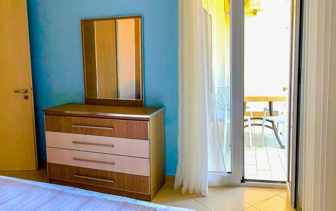 Endy Apartaments Orikum Buitenkant foto
