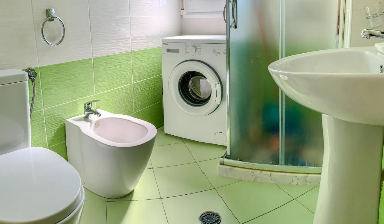 Endy Apartaments Orikum Buitenkant foto