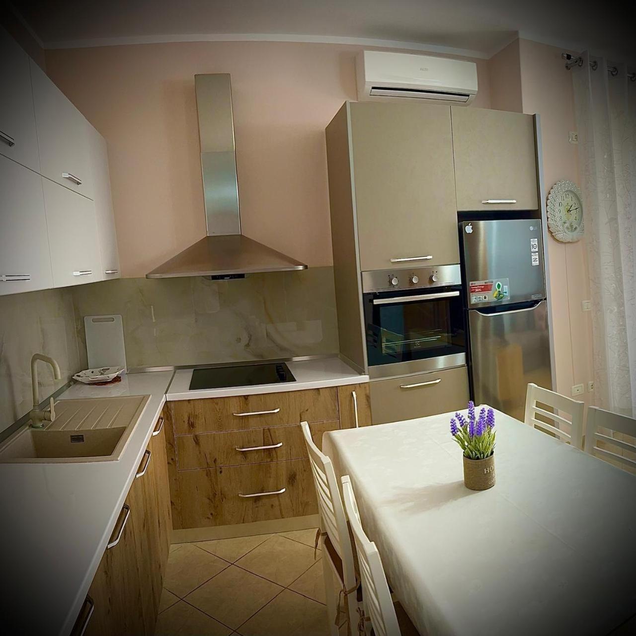 Endy Apartaments Orikum Buitenkant foto