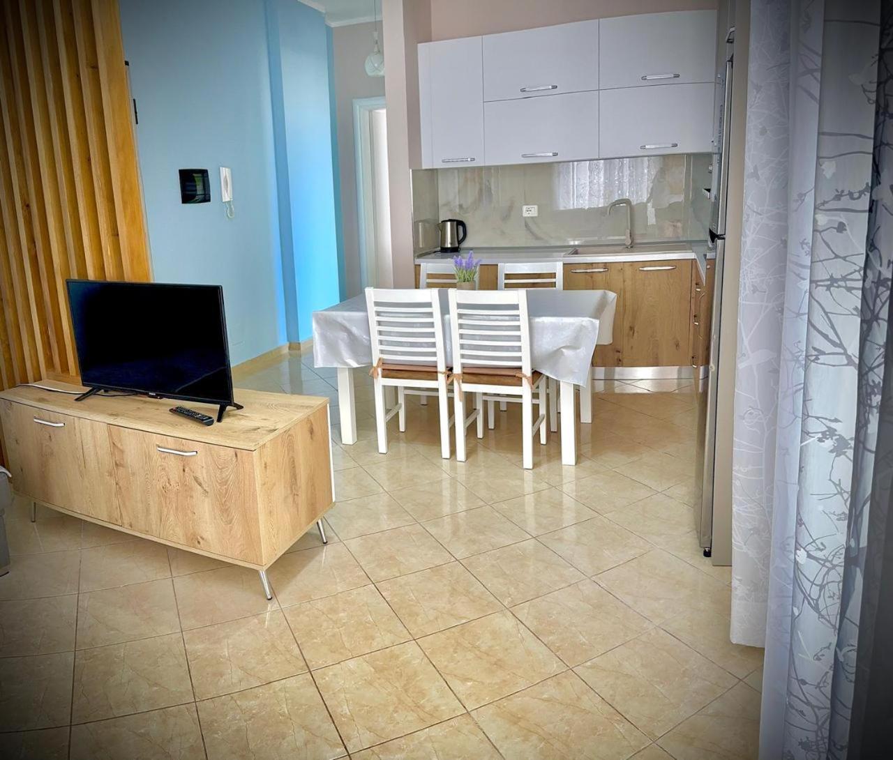 Endy Apartaments Orikum Buitenkant foto