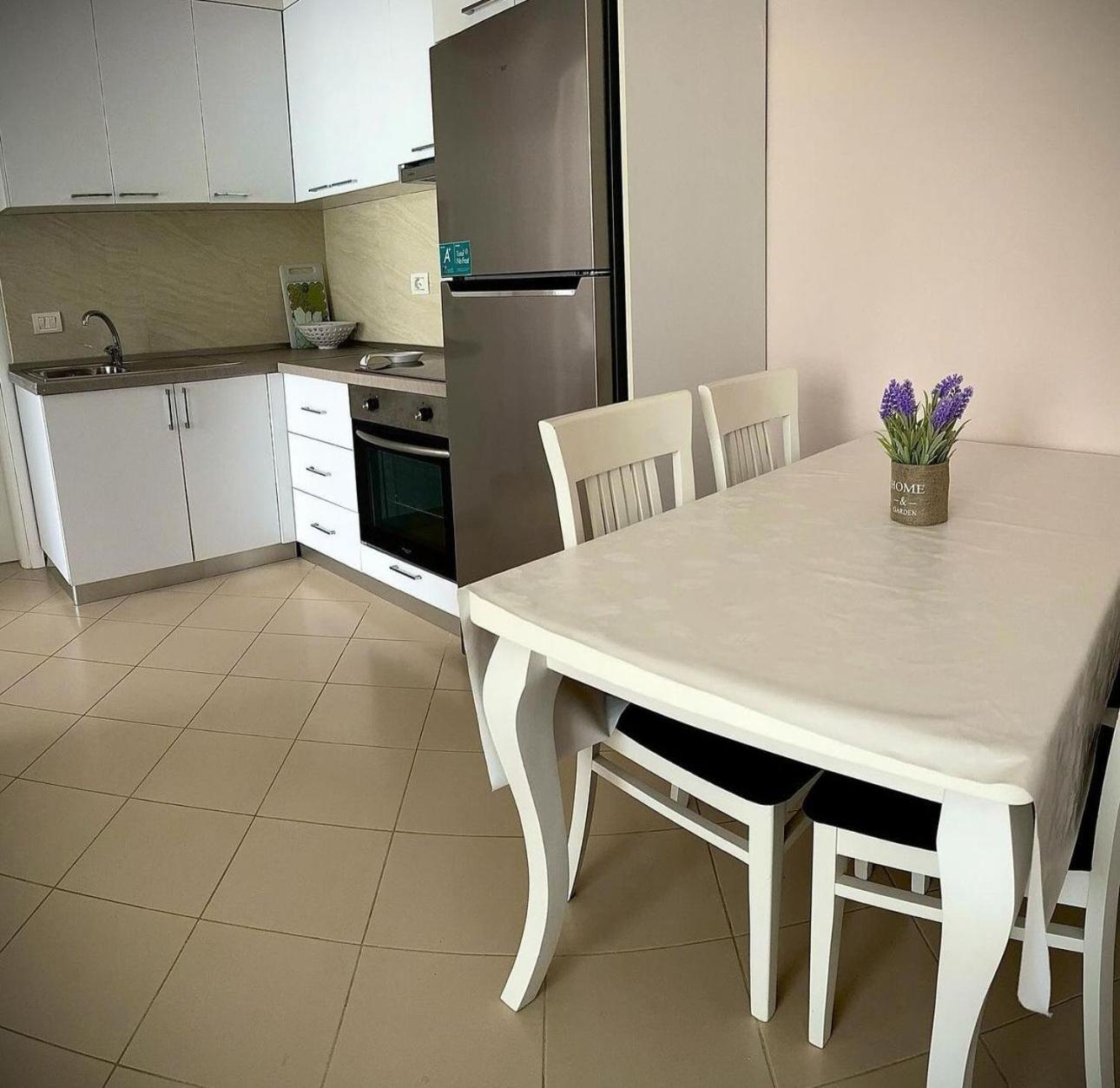 Endy Apartaments Orikum Buitenkant foto