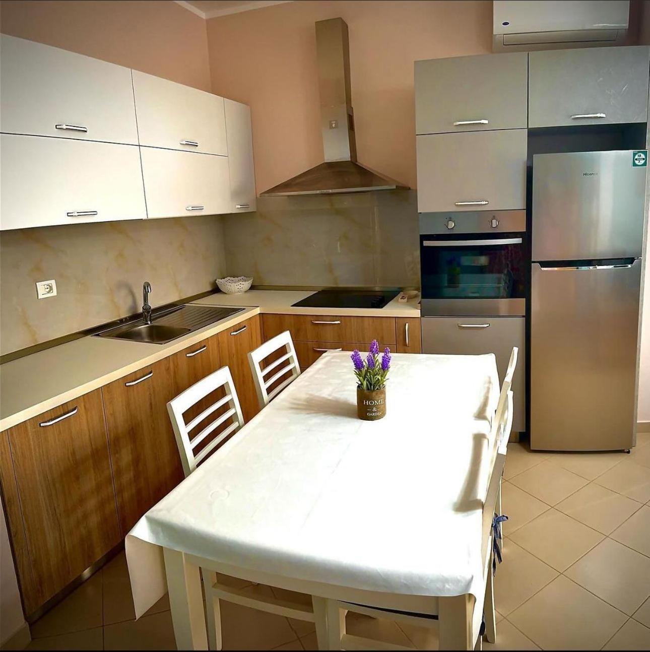 Endy Apartaments Orikum Buitenkant foto