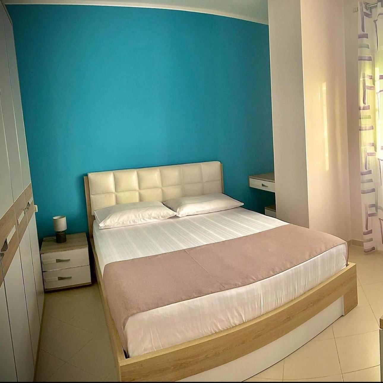 Endy Apartaments Orikum Buitenkant foto