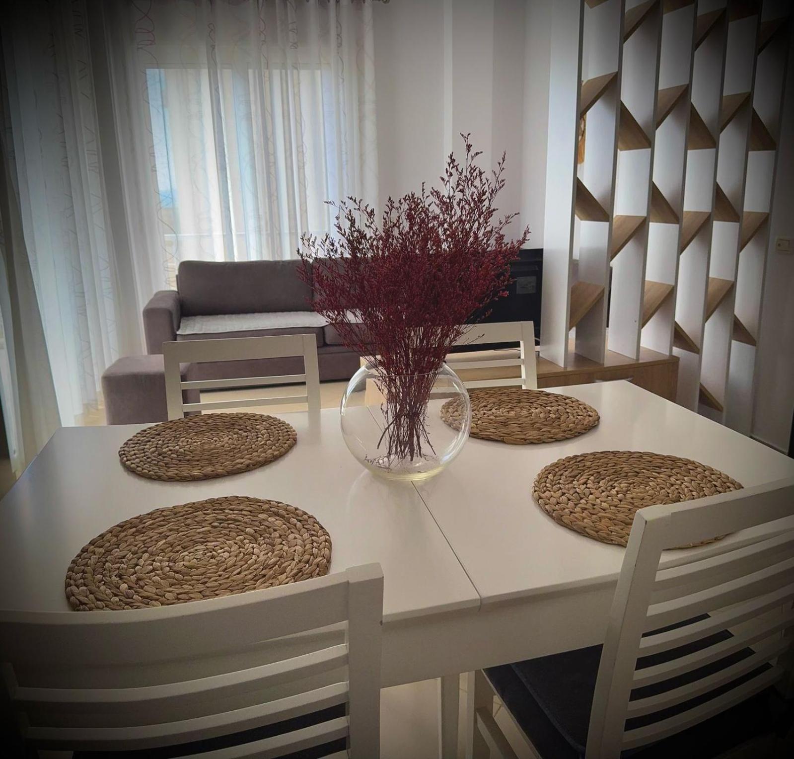 Endy Apartaments Orikum Buitenkant foto