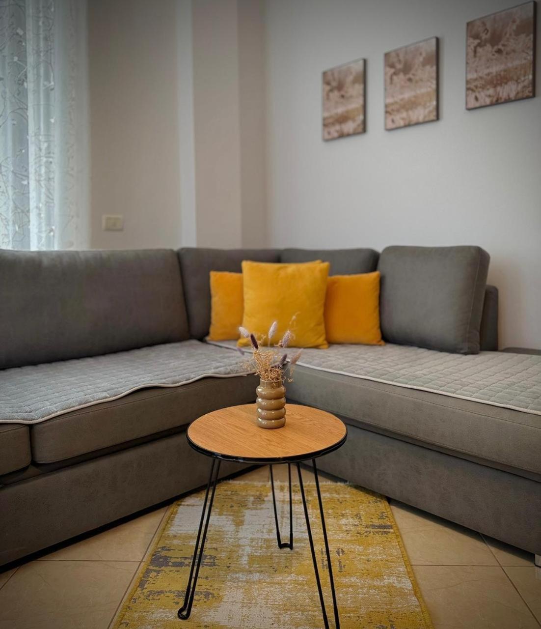 Endy Apartaments Orikum Buitenkant foto