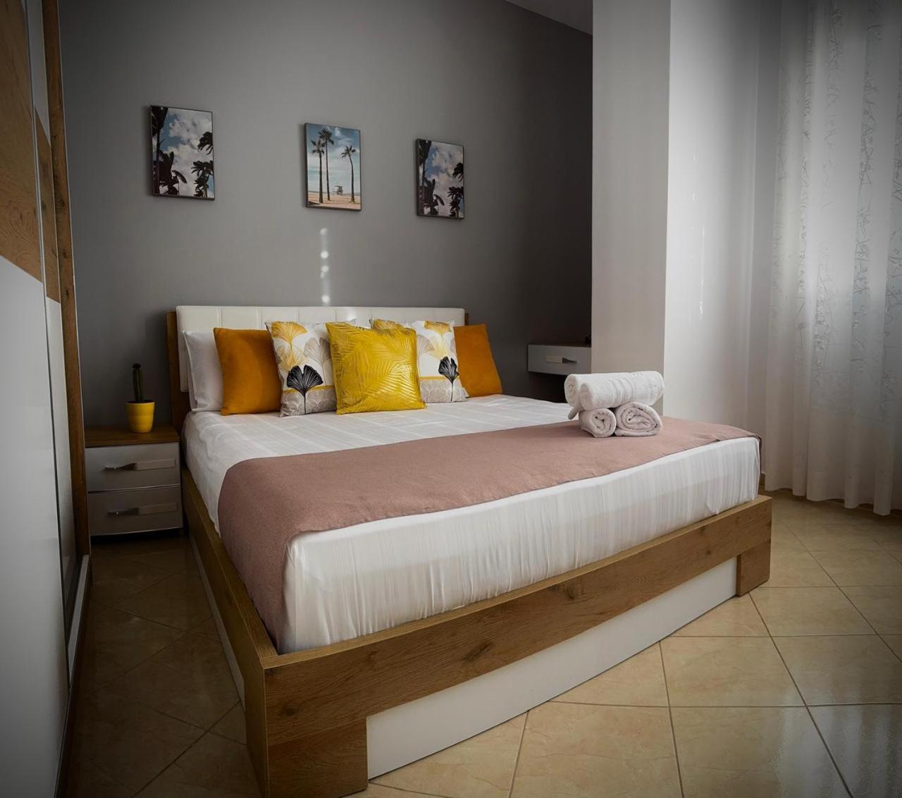 Endy Apartaments Orikum Buitenkant foto