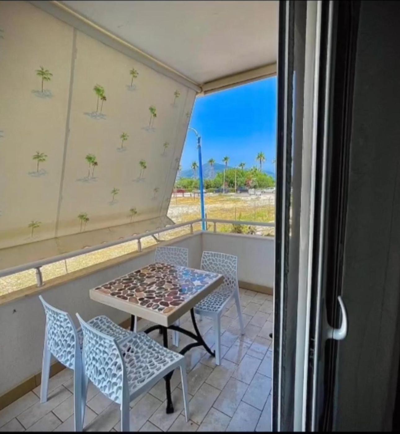 Endy Apartaments Orikum Buitenkant foto